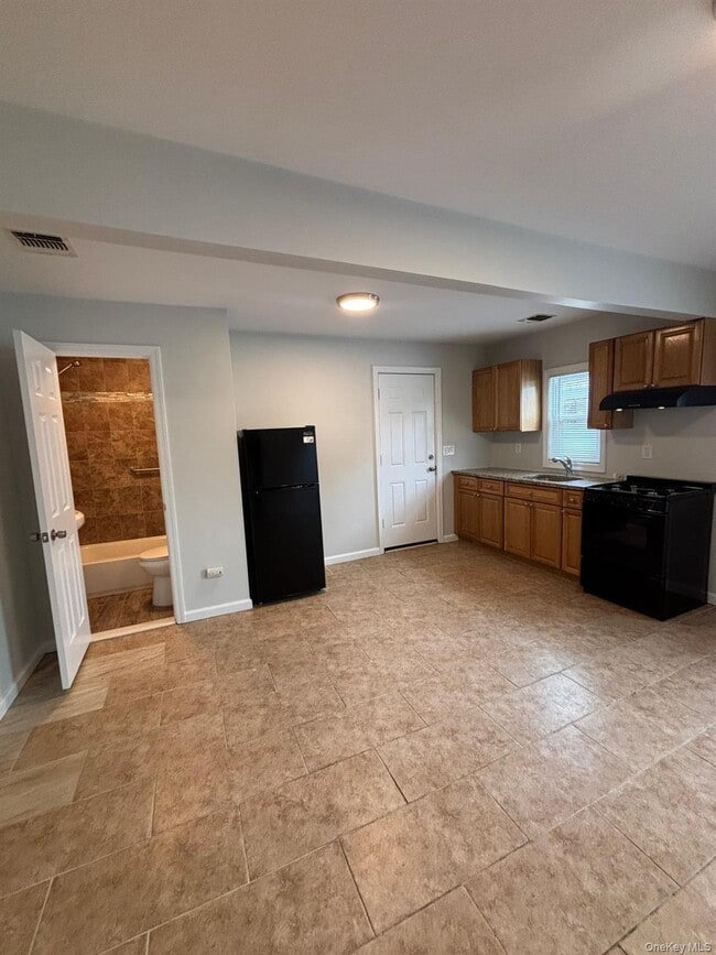 Building Photo - 101 Miramar Ave