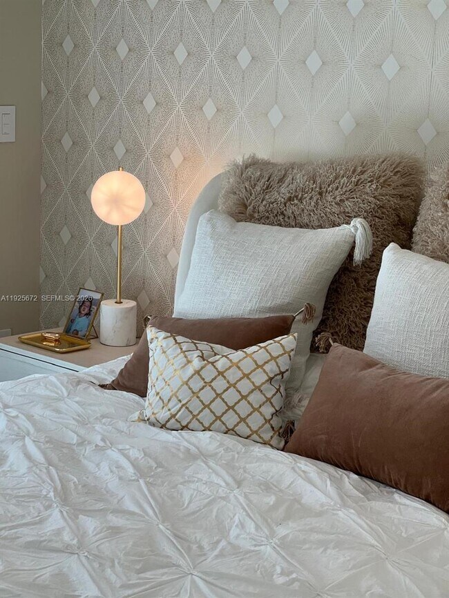 Building Photo - 31 SE 5th St