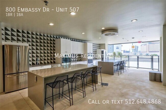 Building Photo - 800 Embassy Dr