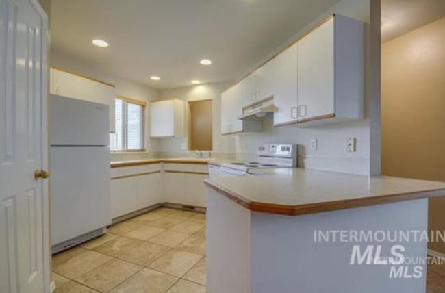 Building Photo - Townhome Columbia Village – Close to Every...