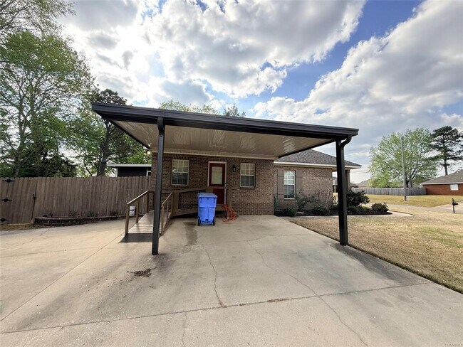 Building Photo - 601 Prairie View Dr