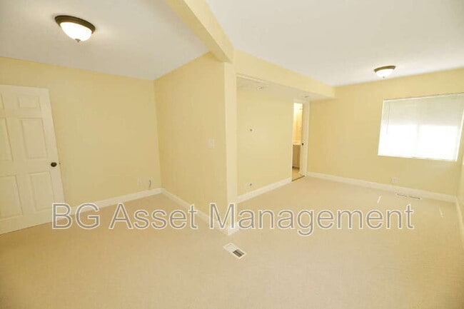 Building Photo - 3830 Twin Oaks Way