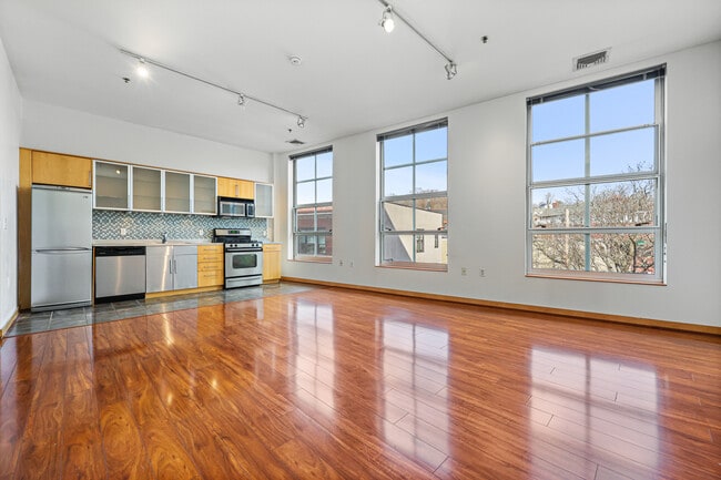 Building Photo - 10 Ann St