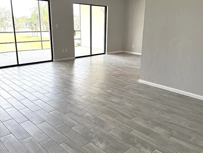 Building Photo - FIRST MONTH RENT FREE@! Immaculate 55+ Condo with Views of Golf Course in N. Ft. Myers