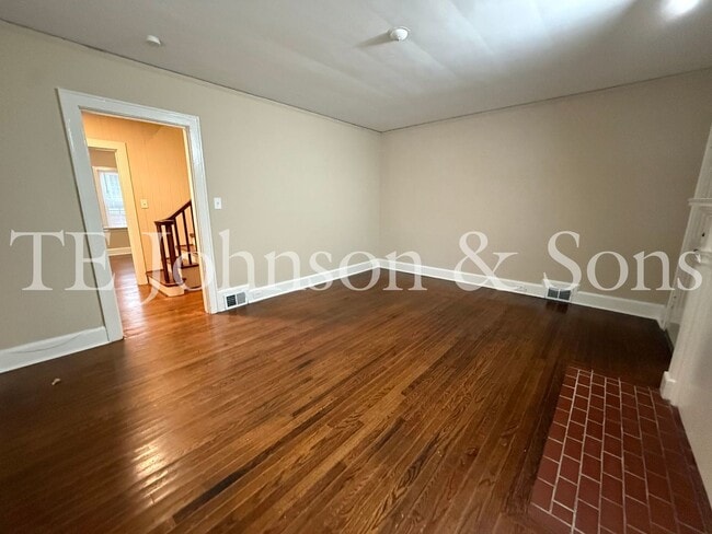 Building Photo - Charming Home with Character and Modern Co...