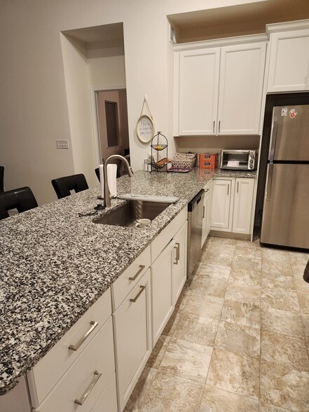 Kitchen - Eat In Counter - 30246 Piping Plover Dr
