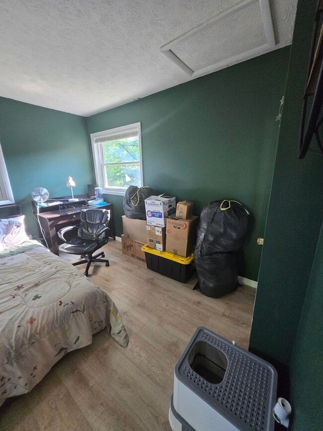 Building Photo - This charming 3-bedroom, 2-bathroom home o...