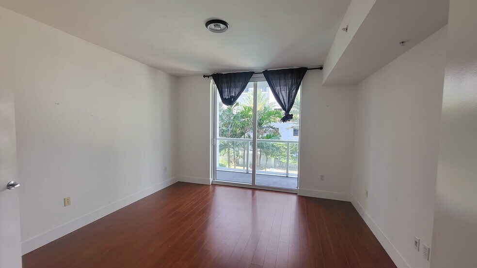 Building Photo - 253 NE 2nd St