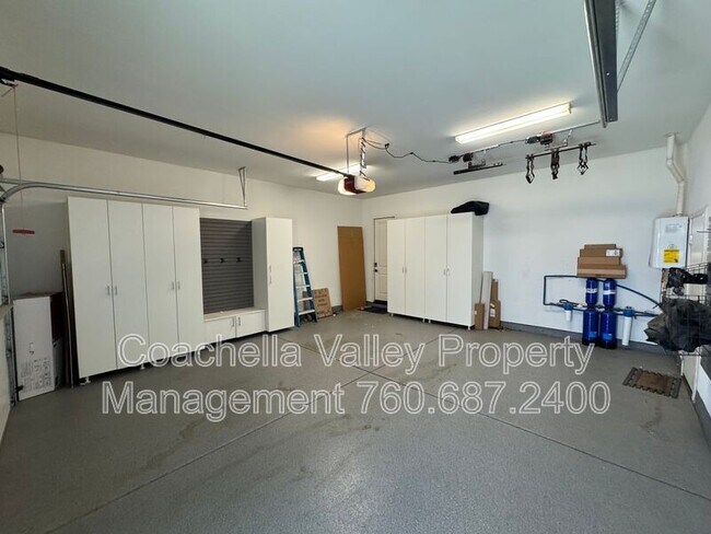 Building Photo - 74635 Tesla Dr
