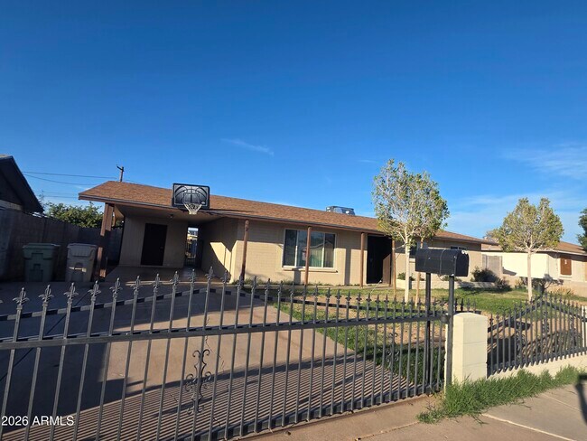 Building Photo - 4950 W Stella Ln