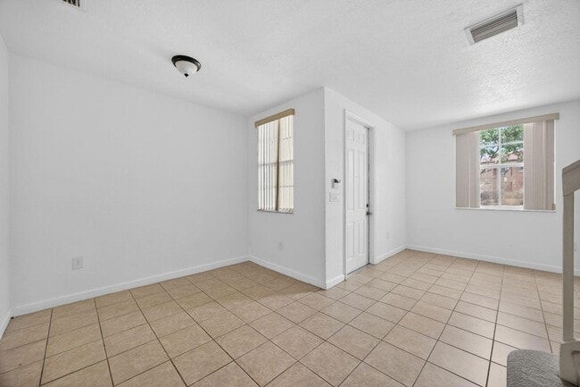 Building Photo - 1575 NE 33rd Ave