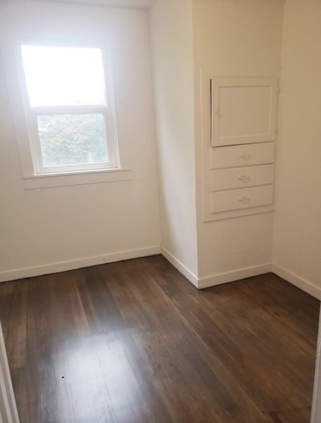 Building Photo - 7223 61st Ave SE