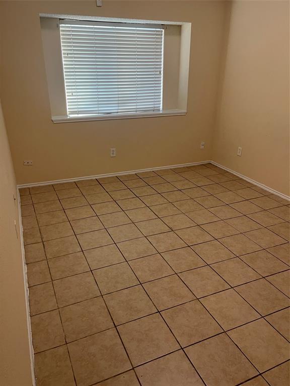 Building Photo - 5615 Gineridge Dr