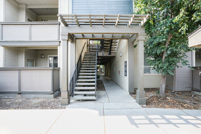 Building Photo - 516 Railway Ave