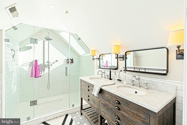 Building Photo - 3350 17th St NW