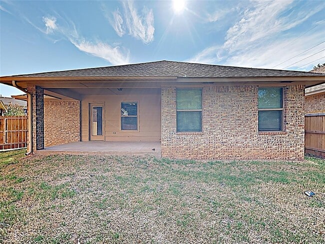 Building Photo - 1045 Creek Side Dr