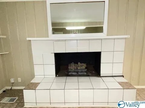 Building Photo - 1000 Longwood Dr SE