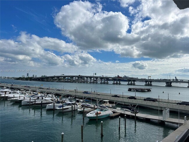 Building Photo - 555 NE 15th St