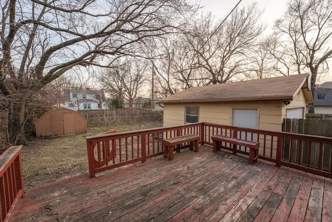 Building Photo - Move In Ready Home by Wesley Hospital!