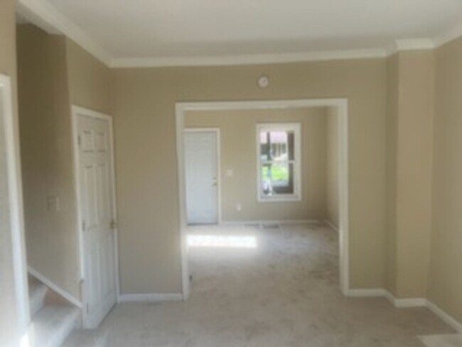 Building Photo - 2 Bedroom Home For Rent