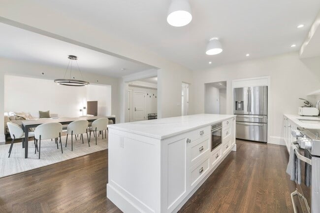 Building Photo - 70 Marshal St