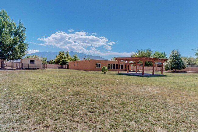 Building Photo - 501 Calle De