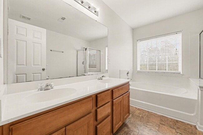 Building Photo - 272 Clayburne Dr