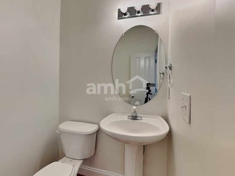 Building Photo - 10720 Cokesbury Ln