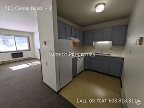 Building Photo - 1 bedroom/ 1 bath apartment in Sun Prairie...