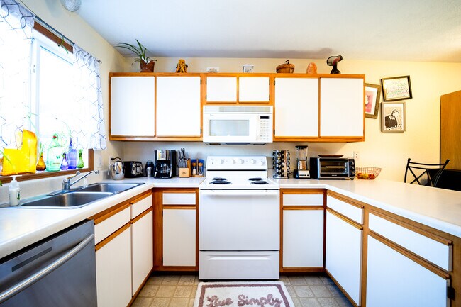 Building Photo - 3797 Vale Dr
