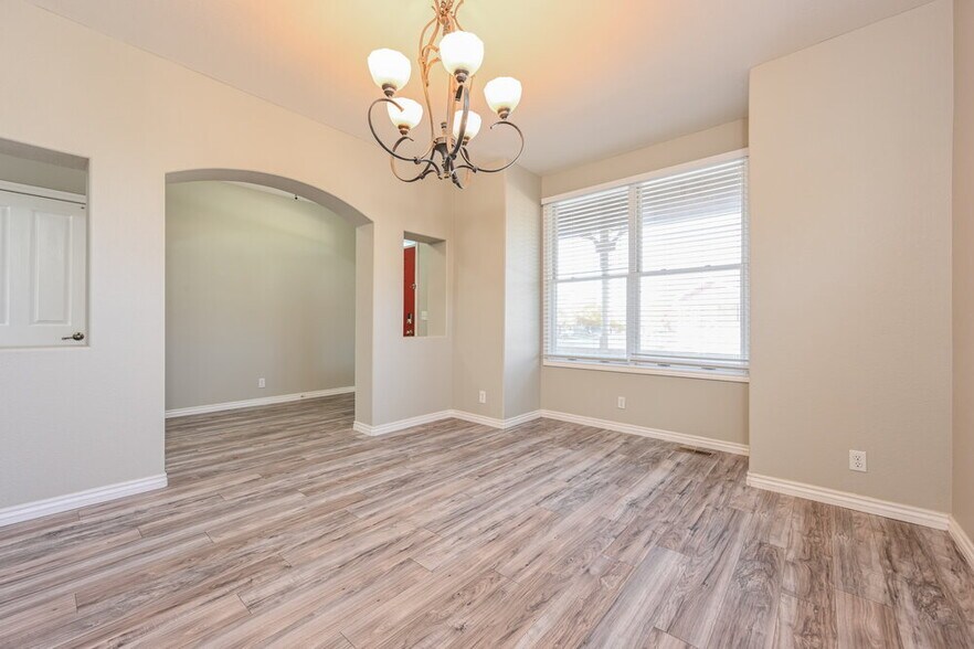 Building Photo - 4376 Foxberry Dr