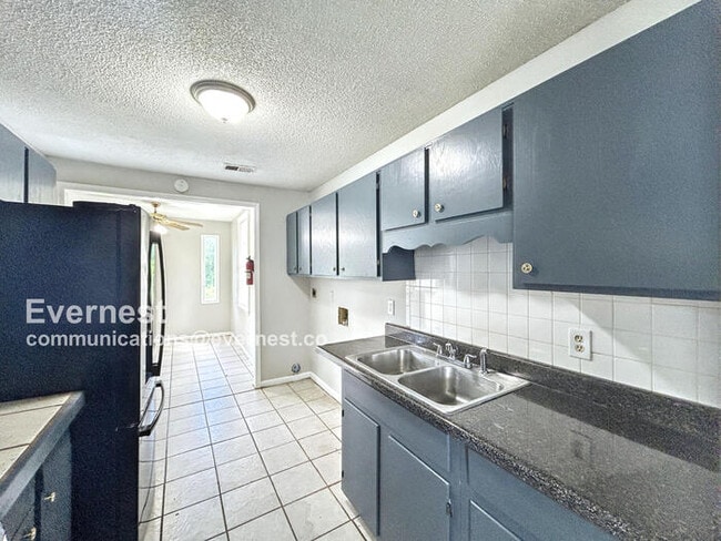 Building Photo - 2387 Rosehaven Ave