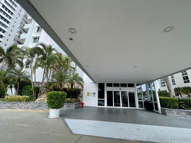 Building Photo - 4250 Galt Ocean Dr