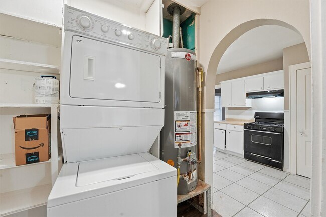 Building Photo - 144 Glendale St