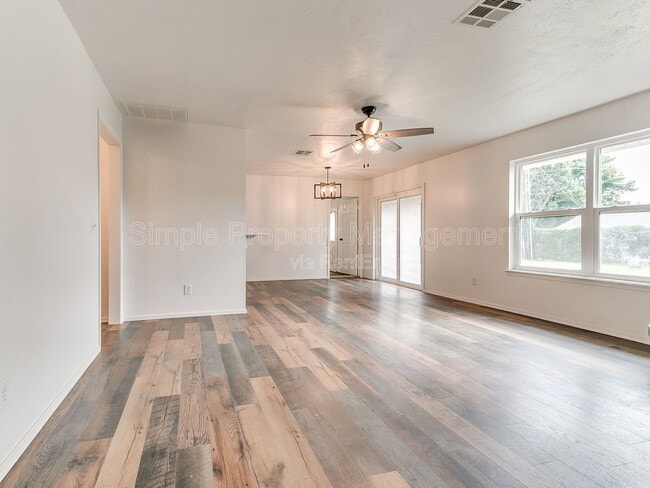 Building Photo - 2401 Fedderson Dr