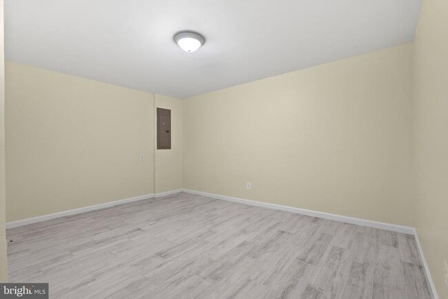 Building Photo - 15433 Leeds Hill Way