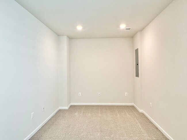 Building Photo - STAFFORD - CENTRAL LOCATION NEAR QUANTICO/...