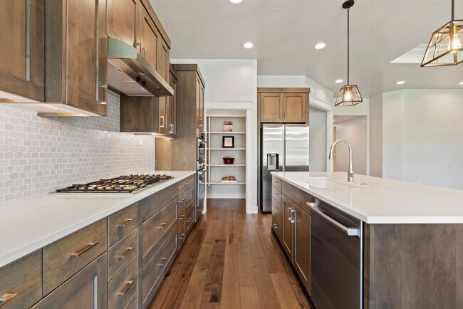 Building Photo - 2 bed 2.5 bath premium upgraded home in 55...