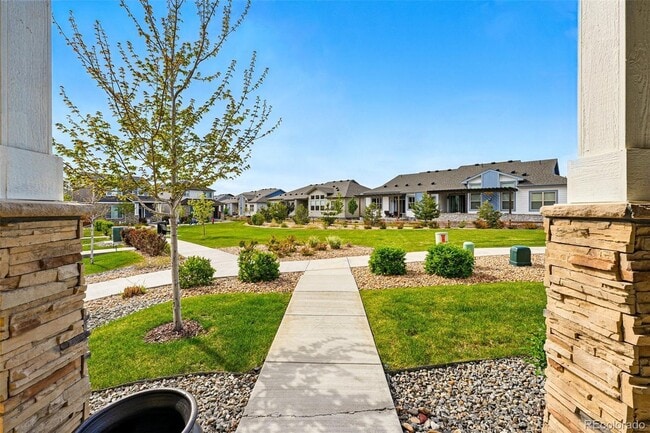 Building Photo - 6833 Longpark Dr