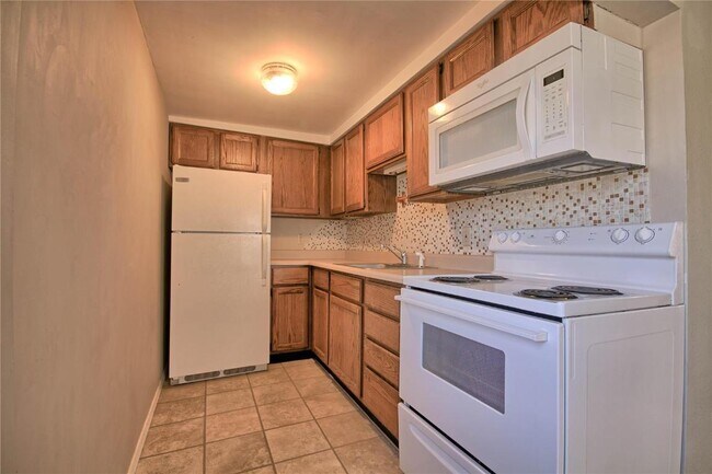 Building Photo - 457 E Vandalia St