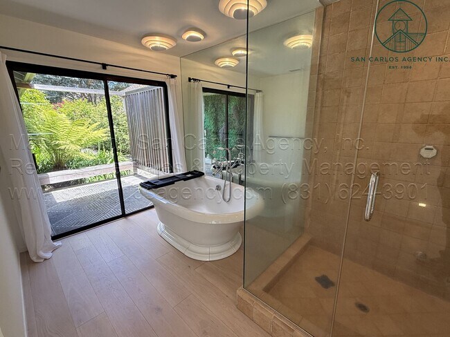 Building Photo - Newly Remodeled Spacious Three Bedroom Quail Lodge Home