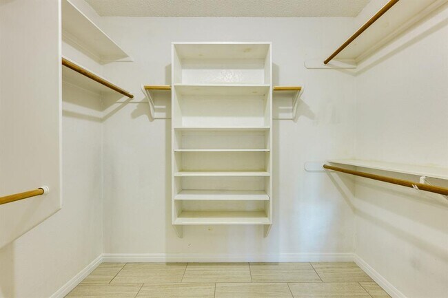 Building Photo - 2304 Willow Way