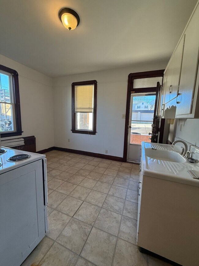 Building Photo - 438 Euclid Ave