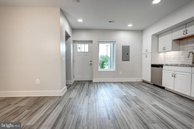 Building Photo - 19520 Village Walk Dr
