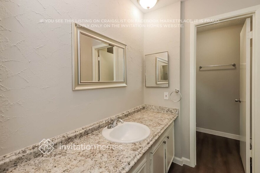 Building Photo - 23435 Verngate Dr