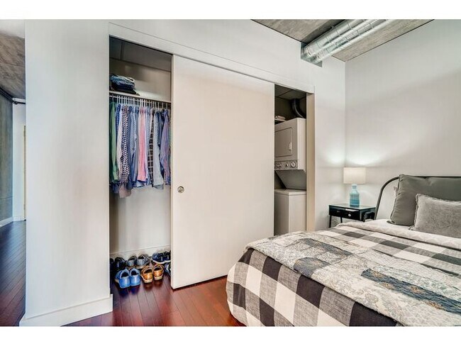 Building Photo - Fully Furnished Modern Condo with All Utilities Included in Goose Hollow!