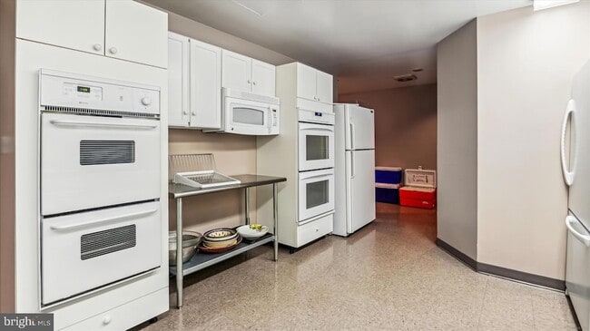 Building Photo - 5809 Nicholson Ln