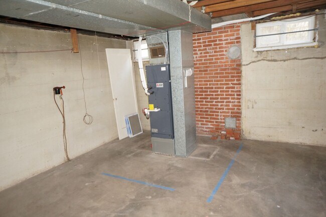 Building Photo - SE Portland 3-bedroom remodeled Bungalow  - APPLICATION PENDING