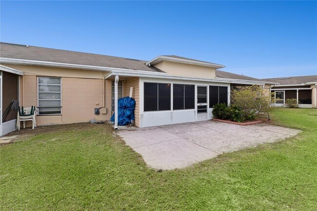 Building Photo - 3821 Club Cir
