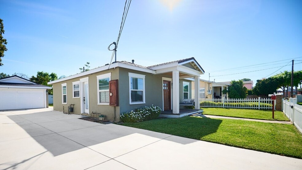 Building Photo - 621 Hewitt St